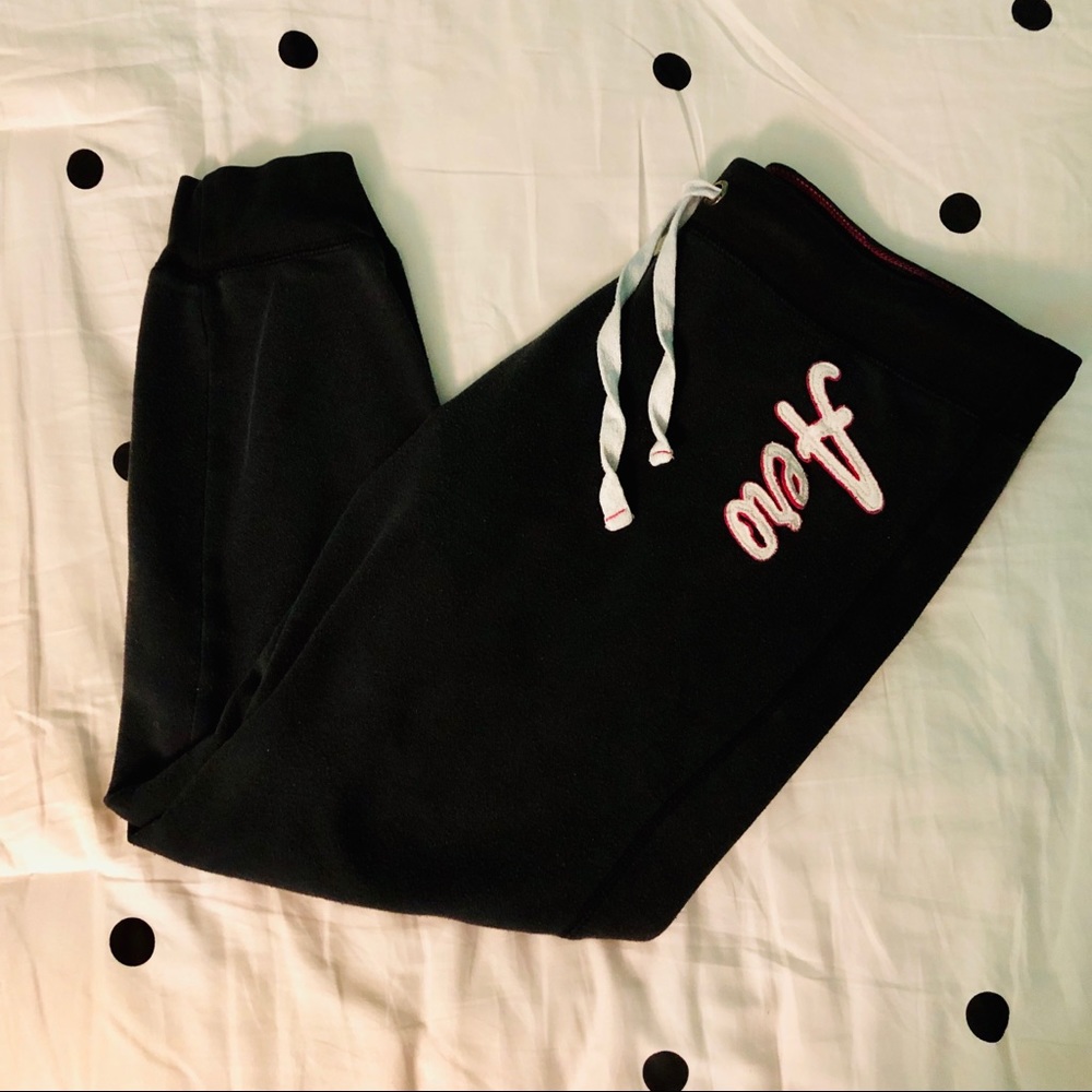 *SOLD* GUC Aeropostale cropped sweatpants